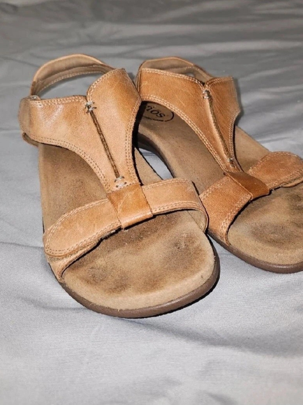 Taos Footwear Tan Leather T-Strap Comfort Sandals